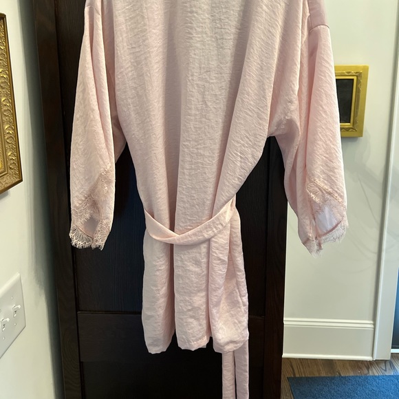 In Bloom by Janquil Light Pink Robe - Picture 2 of 3